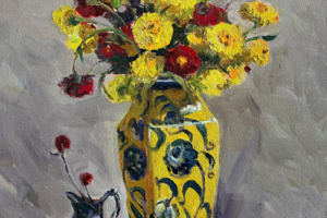 黄色花瓶中的小花